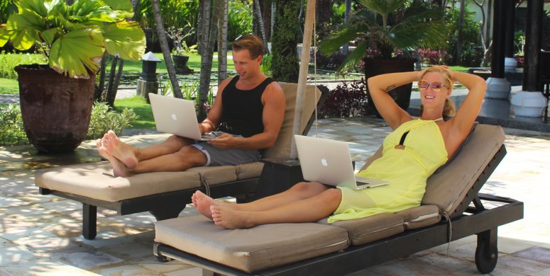 John & Jeanet | Kickassleven John & Jeanet | Kickassleven