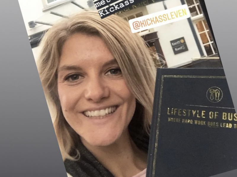 Martine foto met LSOB Action Planner Action Planner Lifestyle Of Business_Martine