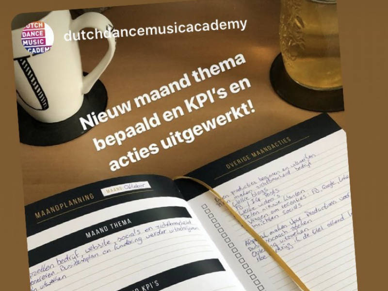 Joost foto met LSOB Action Planner Action Planner Lifestyle Of Business_Joost
