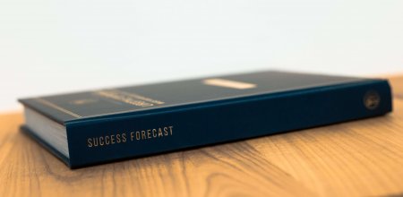Success Forecast Lifestyle Of Business Success Forecast liggend op tafel