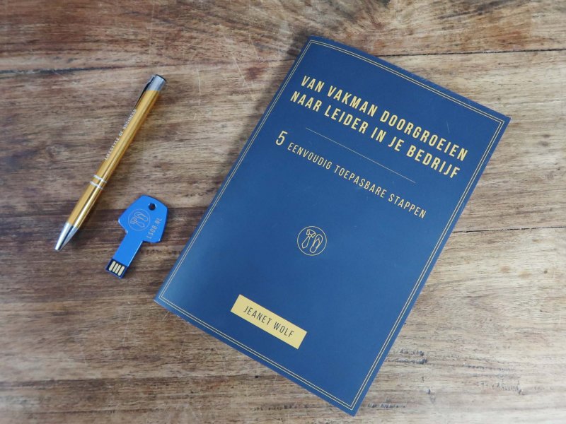 LSOB fundamentals - 5 stappen opengeslagen LSOB fundamentals pen en usb stick