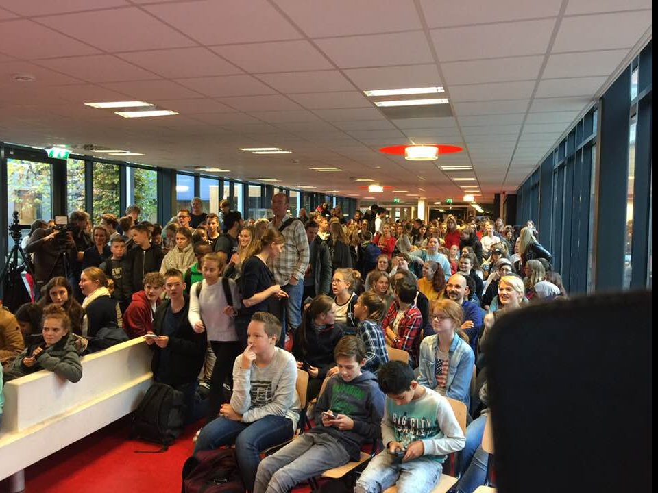 Menstruatie voorlichtingsinstituut educatieprogramma voor scholen Menstruatie voorlichting op scholen die aansluit op de behoefte van leerlingen. Pijnlijke menstruaties zijn niet natuurlijk. De juiste voorlichting is essentieel, zeker voor jonge meiden die veel last hebben van hun menstruatie.