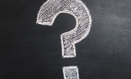 wat zijn huwelijkse voorwaarden vraagteken op krijtbord