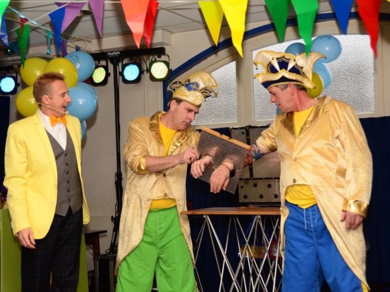 Kindershow boeken tijdens carnaval volop kleur en pret