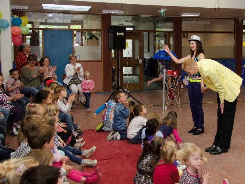 Kindershow op basisschool Ook op basisscholen kan Paul een kindershow verzorgen