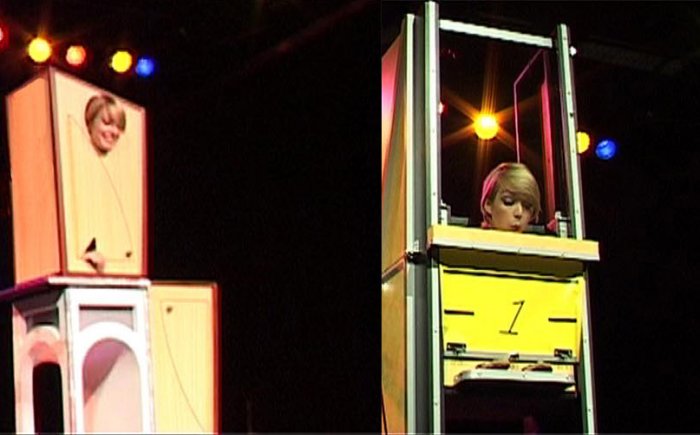 compressor illusion en doorzaag illusie tijdens illusionisten show Illusionisten show met o.a. de compressor illusion en doorzaagtruc