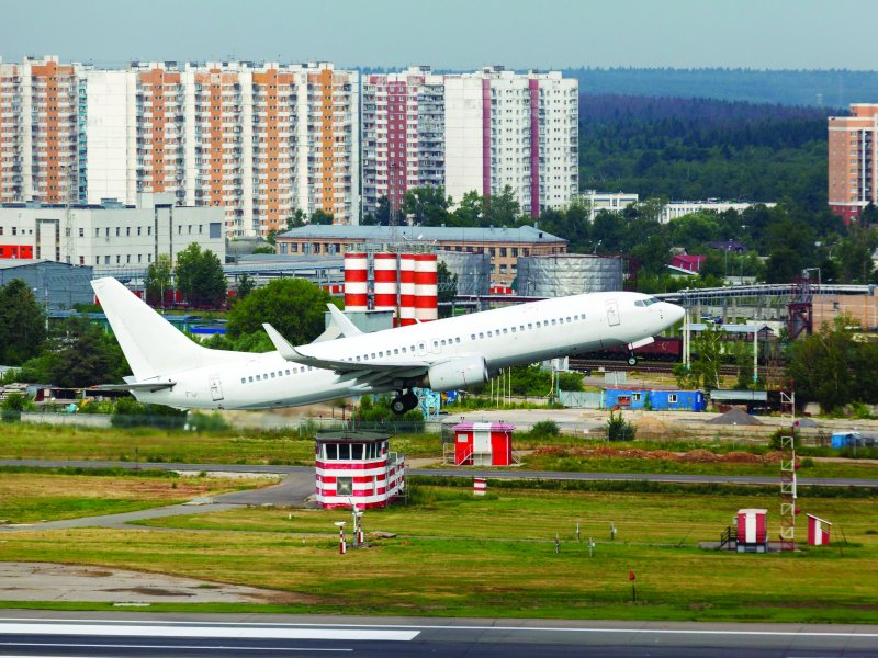 Thorsec zorgt voor de beveiliging van uw vliegveld of startbaan met schrikdraad beveiliging, schrikdraaddetectie of rust ze uit met camera bewaking en observatie.
