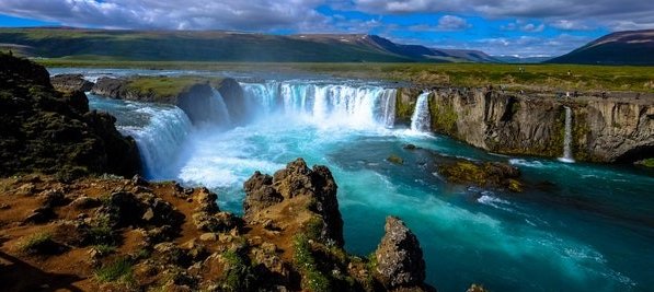 Godafoss, tussen Myvatn en Akureyi Rondreis IJsland per huurauto