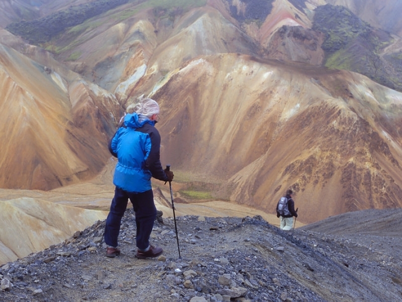 Landmannalaugar, met zijn ongelofelijk kleurrijke ryholietbergen Rondreis Zuid IJsland met huurwagen