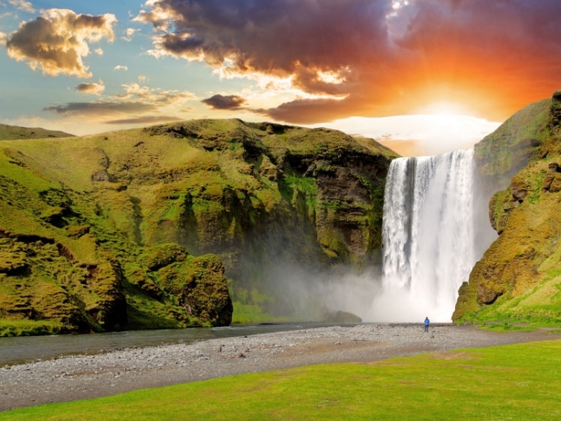 Skogarfoss waterval aan de Zuidkust Rondrit van IJsland met huurauto