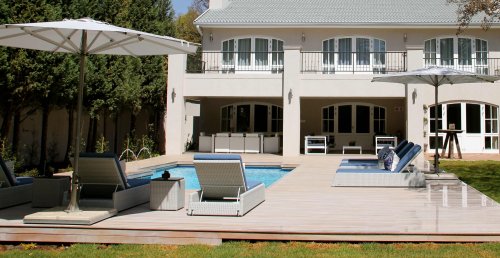 Geniet van het heerlijke klimaat in tuin,terras en aan uw eigen zwembad Villa The Athol Place in Johannesburg| Exclusive Culitravel