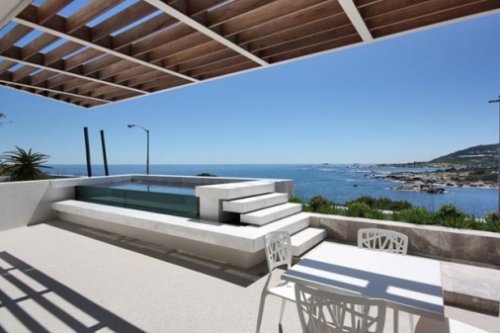 Geniet van het heerlijke klimaat in tuin,terras en aan uw eigen zwembad Appartement Ebben Flow in Kaapstad | Exclusive Culitravel