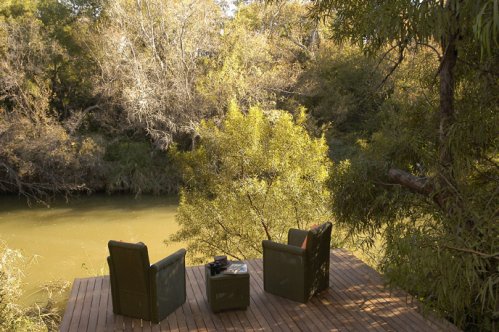 Geniet van het heerlijke klimaat in tuin,terras en aan uw eigen zwembad Villa Morukuru Owner's House in het Madikwe Game Reserve, Safaripark| Exclusive Culitravel