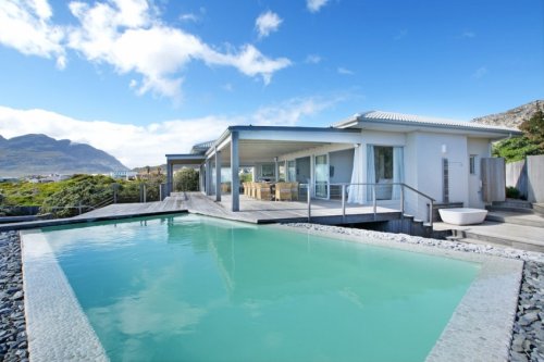 De villa is op een Top locatie Villa Beach in Hermanus| Exclusive Culitravel