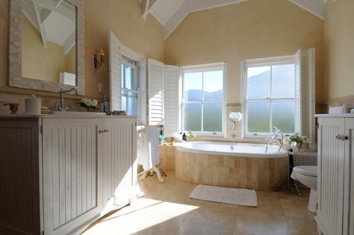 Deze villa is van alle gemakken voorzien en biedt vele extra’s Villa Bettys Bay Beach House in Hermanus| Exclusive Culitravel