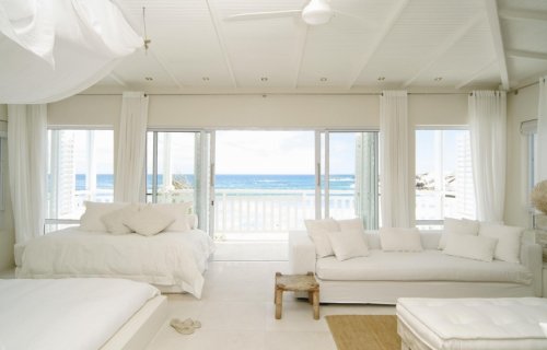 Ruime slaapkamers met grote bedden en luxueuze badkamers Villa Blanc in Kaapstad | Exclusive Culitravel