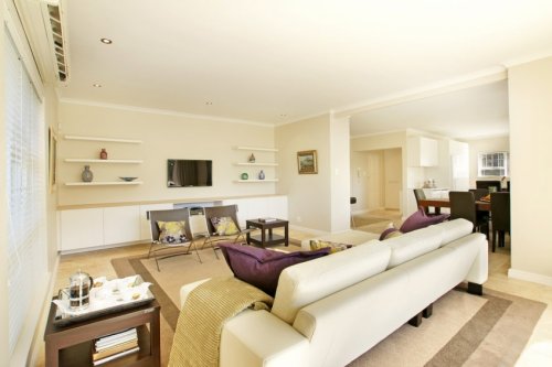 Relax in de ruime woonkamer(s) van Villa Bright House Villa Bright House in Kaapstad | Exclusive Culitravel