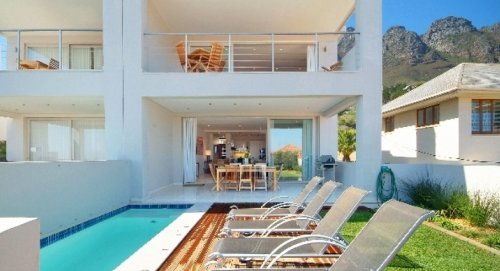 Geniet van het heerlijke klimaat in tuin,terras en aan uw eigen zwembad Villa Cape Blue in Kaapstad | Exclusive Culitravel