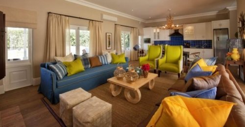 De villa is op een Top locatie Villa Colony Four in Franschhoek| Exclusive Culitravel