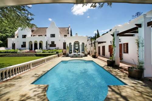 Geniet van het heerlijke klimaat in tuin,terras en aan uw eigen zwembad Villa Le Jardin in Stellenbosch| Exclusive Culitravel