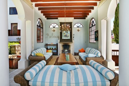 Ontspan in de ruime woonkamer(s) van Villa Le Jardin Villa Le Jardin in Stellenbosch| Exclusive Culitravel