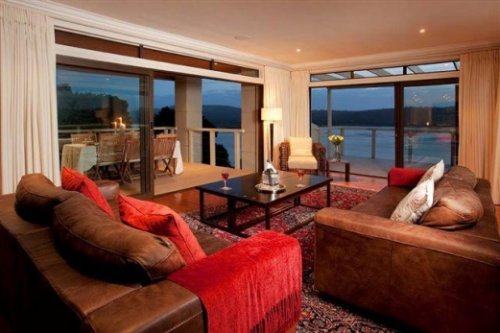 Geniet van de ruime woonkamer(s) van Villa Knsyna Grace Villa Knysna Grace in Knysna| Exclusive Culitravel