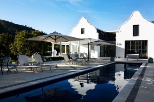 Geniet van het heerlijke klimaat in tuin,terras en aan uw eigen zwembad Villa Grand Dedale op Doolhof Wine Estate, Wellington| Exclusive Culitravel