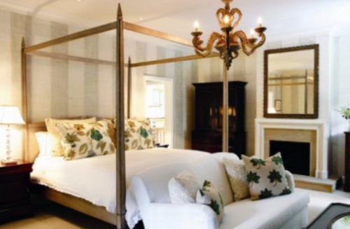 Ruime slaapkamers met grote bedden en luxueuze badkamers Villa Hoeveld House in Johannesburg| Exclusive Culitravel