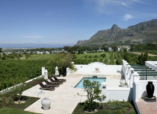 De villa is op een Top locatie Villa Khoi Khoi in Steenberg Estate, Kaapstad| Exclusive Culitravel