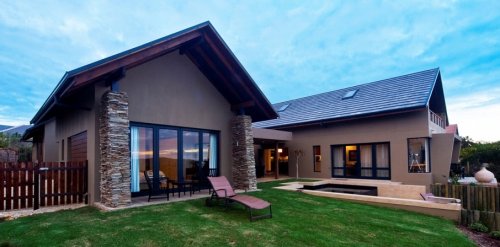 De villa is op een Top locatie Villa Knysna Views in het Pezula Golf Estate, Knysna| Exclusive Culitravel