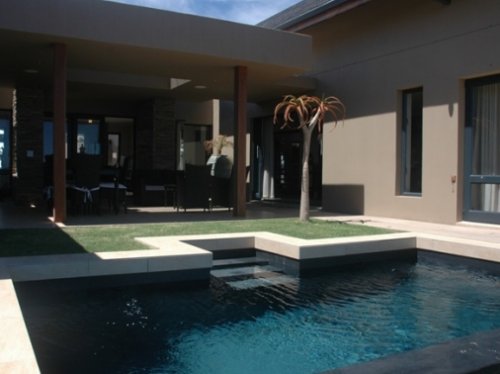 Geniet van het heerlijke klimaat in tuin,terras en aan uw eigen zwembad Villa Knysna Views in het Pezula Golf Estate, Knysna| Exclusive Culitravel