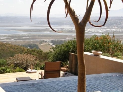 Deze villa is van alle gemakken voorzien en biedt vele extra’s Villa Knysna Views in het Pezula Golf Estate, Knysna| Exclusive Culitravel