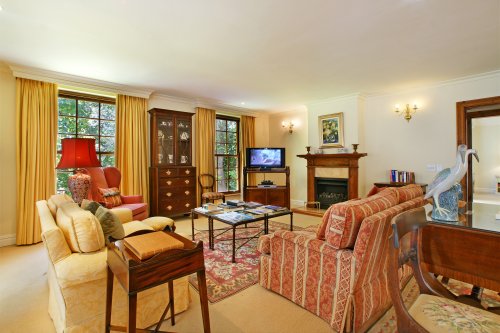 Relax in de ruime woonkamer(s) van Villa Madiba Villa Madiba in Kaapstad | Exclusive Culitravel