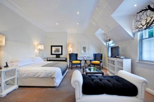 Ruime slaapkamers met grote bedden en luxueuze badkamers Villa Melville Road in Johannesburg| Exclusive Culitravel