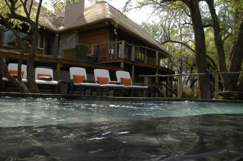 De villa is op een Top locatie Villa Morukuru Owner's House in het Madikwe Game Reserve, Safaripark| Exclusive Culitravel
