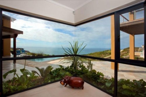 Geniet van de ruime woonkamer(s) van Villa Ocean Views Villa Ocean Views in het Pezula Golf Estate, Knysna| Exclusive Culitravel