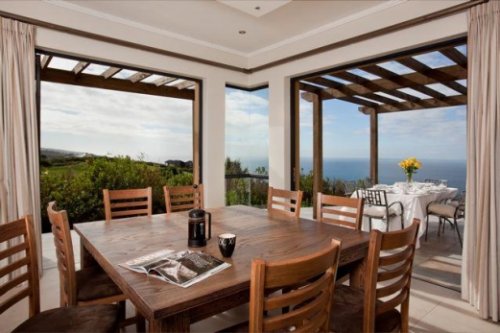 Uw keuken is volledig uitgerust en chef-waardig Villa Ocean Views in het Pezula Golf Estate, Knysna| Exclusive Culitravel