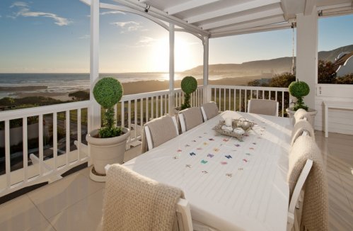 Geniet van het heerlijke klimaat in tuin,terras en aan uw eigen zwembad Villa On 11 in Hermanus| Exclusive Culitravel