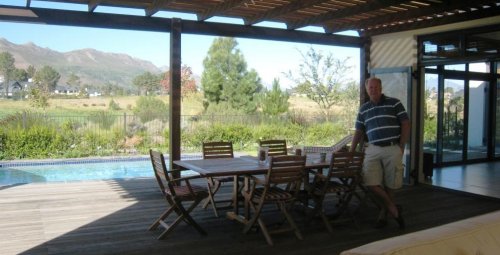 Geniet van het heerlijke klimaat in tuin,terras en aan uw eigen zwembad Villa Pearl Views in Franschhoek| Exclusive Culitravel