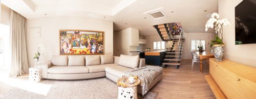 Ontspan in de ruime woonkamer(s) van Villa Oak Leaf Villa Oak Leaf in Stellenbosch| Exclusive Culitravel