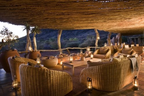 Geniet van de ruime woonkamer(s) van Villa Tarkuni Villa Tarkuni in het Tswalu Kalahari Reserve, Safaripark| Exclusive Culitravel