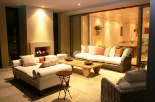 Ontspan in de ruime woonkamer(s) van Villa Whale Ridge Rock Villa Whale Ridge Rock in Plettenberg Bay| Exclusive Culitravel