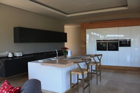 Uw keuken is volledig uitgerust en chef-waardig Villa On Bush Buck Pools aan de Dolphin Coast| Exclusive Culitravel