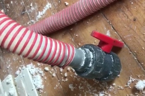 Tussenvloer isolatie met inblaaswol Tussenvloer isolatie met inblaaswol