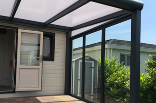 Verasol wanden van glas en polycarbonaat Verasol wanden van glas en polycarbonaat-zsm zonwering